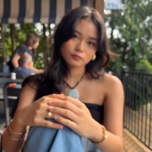 Meet your Posher, Chloe